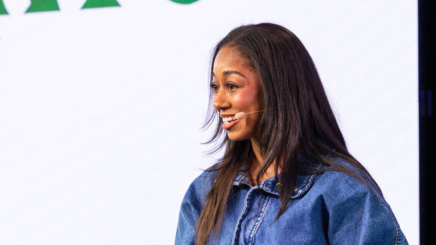 Lestraundra Alfred speaking to small business owners.